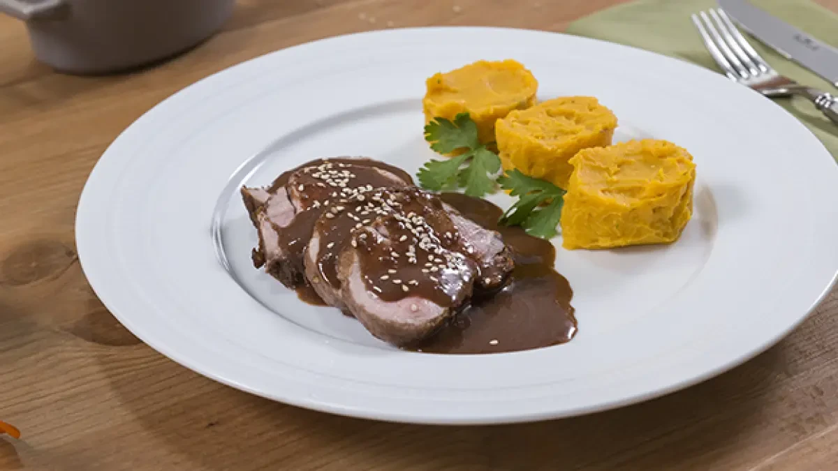 Cómo se hace el solomillo ibérico al cacao 99%, receta de Mercadona