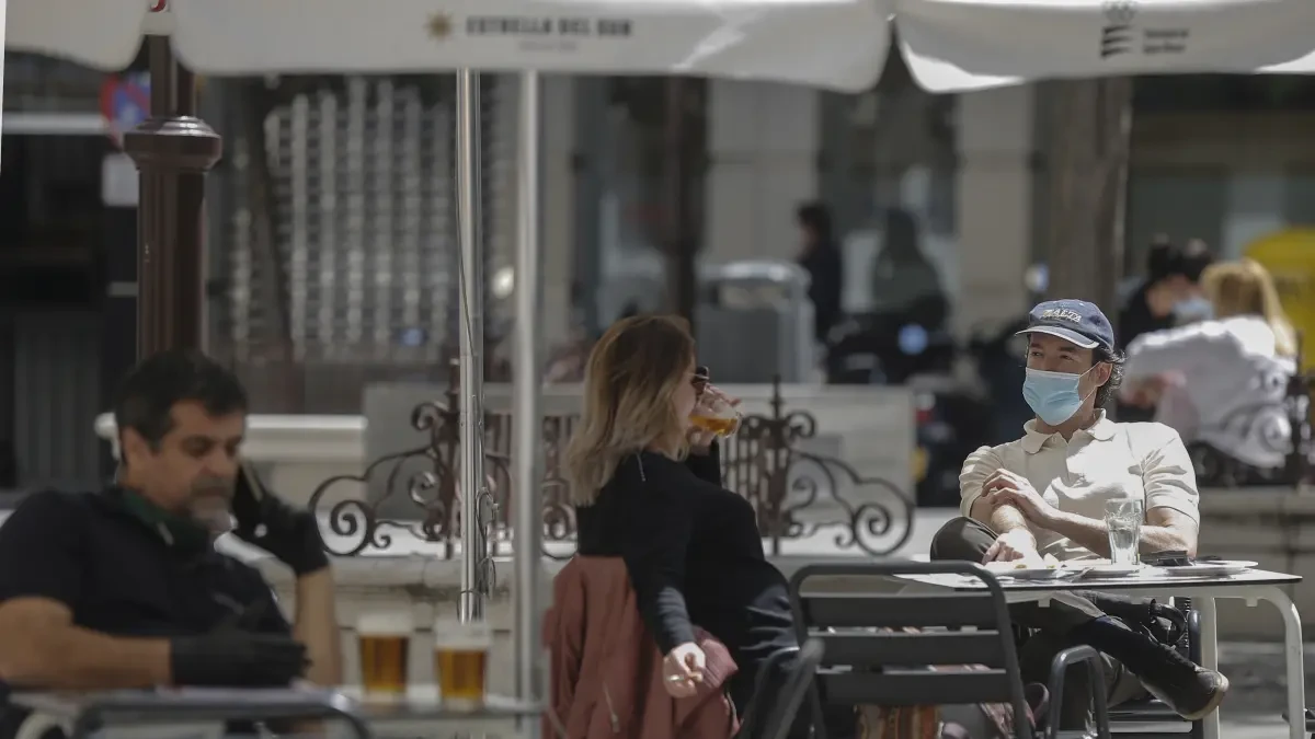El Cuervo aprueba por unanimidad reducir un 75% la tasa de los veladores de la hostelería