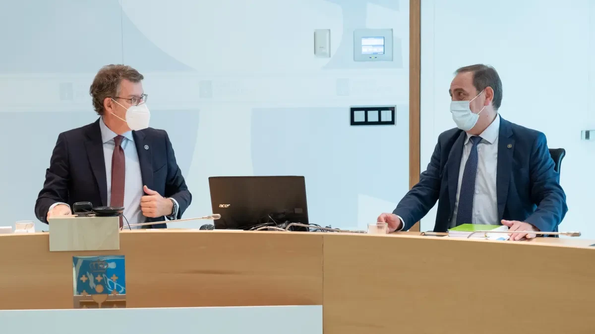 El borrador de la ley de presupuestos recoge una subida del 0,9% para los altos cargos de la Xunta, 537 euros más al año