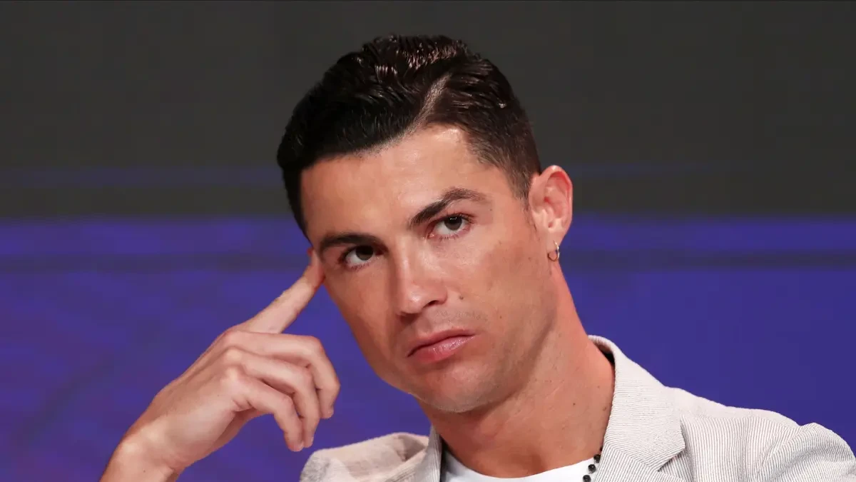 La imagen más impactante de Cristiano Ronaldo durante su recuperación: rapado y bailando sobre una bicicleta estática