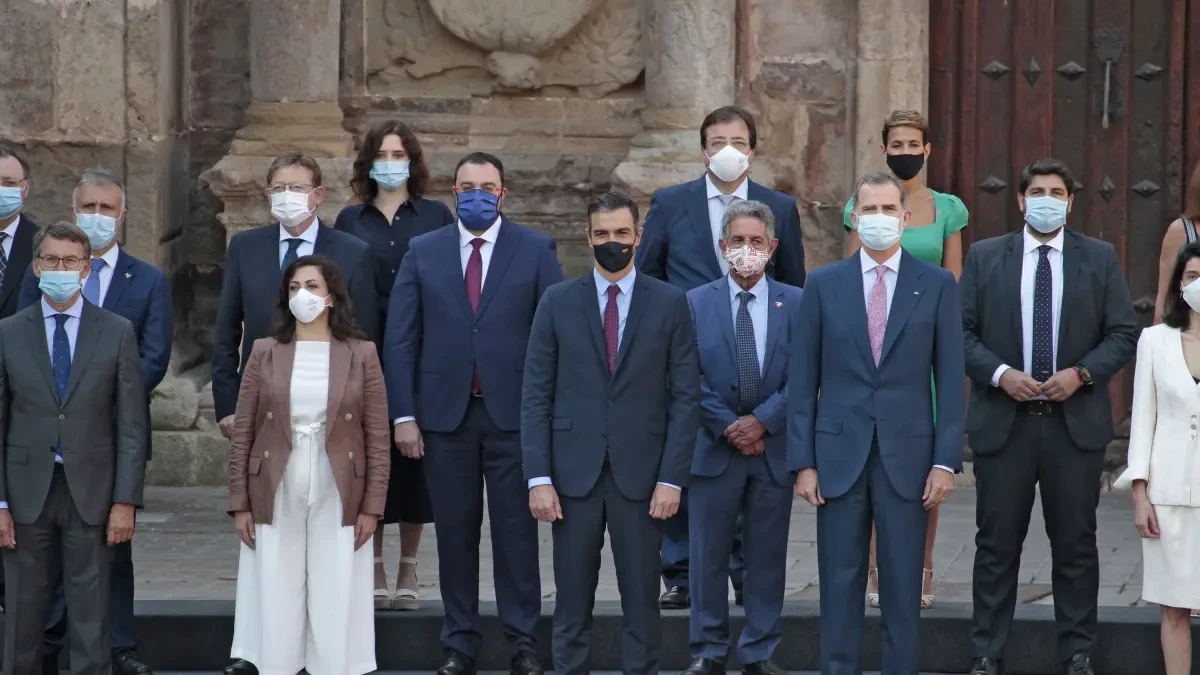 Sánchez se va a Roma para ver al Papa mientras espera a saber cuántas comunidades piden el estado de alarma