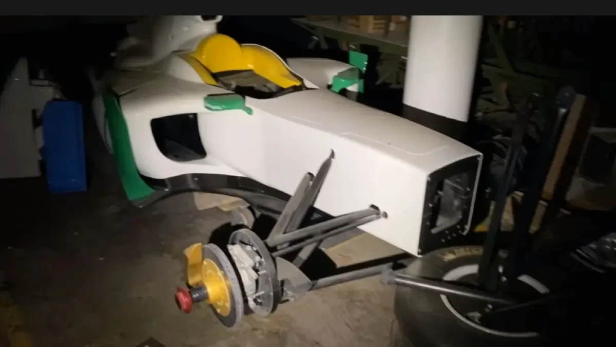 Un 'youtuber' descubre una colección de coches de lujo valorados en millones de dólares en un sótano abandonado