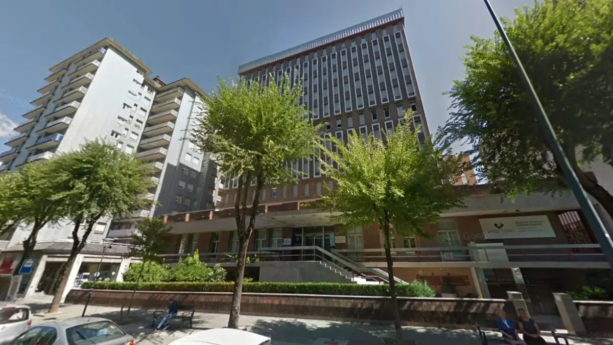Confinados 100 estudiantes tras al menos 17 positivos en una residencia de Bilbao