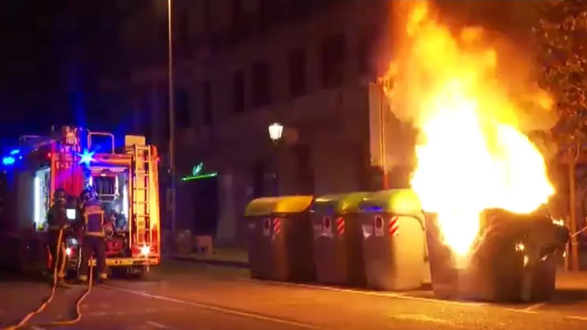 Los disturbios tras las protestas por las restricciones dejan heridos y detenidos en cinco comunidades