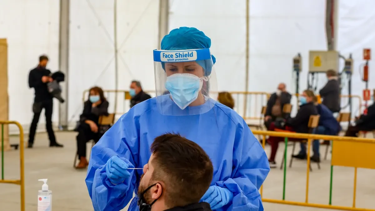 España arranca el puente con casi 40 millones de confinados y coincidiendo con un nuevo récord diario de contagios