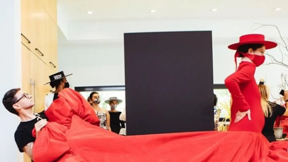 Christian Siriano despide la Fashion Week con un desfile desde su casa