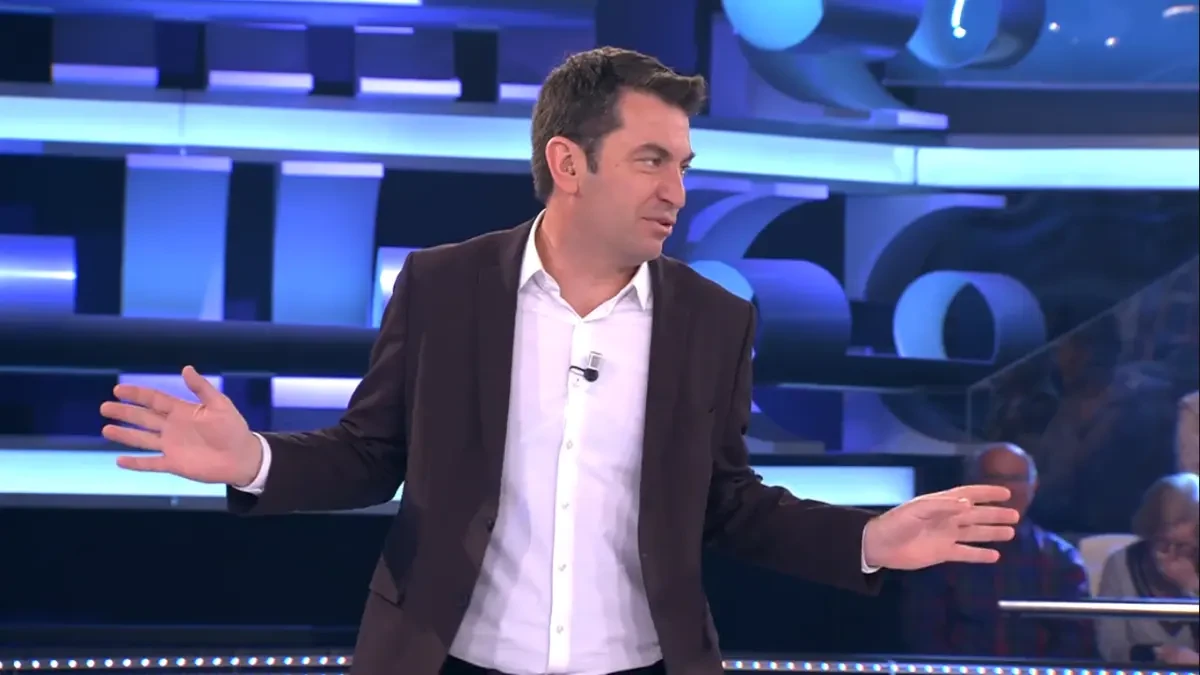 Arturo Valls no tiene piedad con un concursante de '¡Ahora caigo!' por repetir un chiste