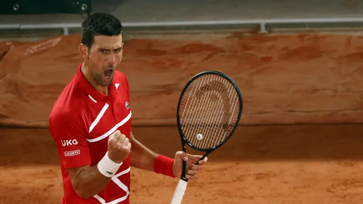 Djokovic da otro pelotazo a un juez de línea y recuerda el de Nueva York: 
