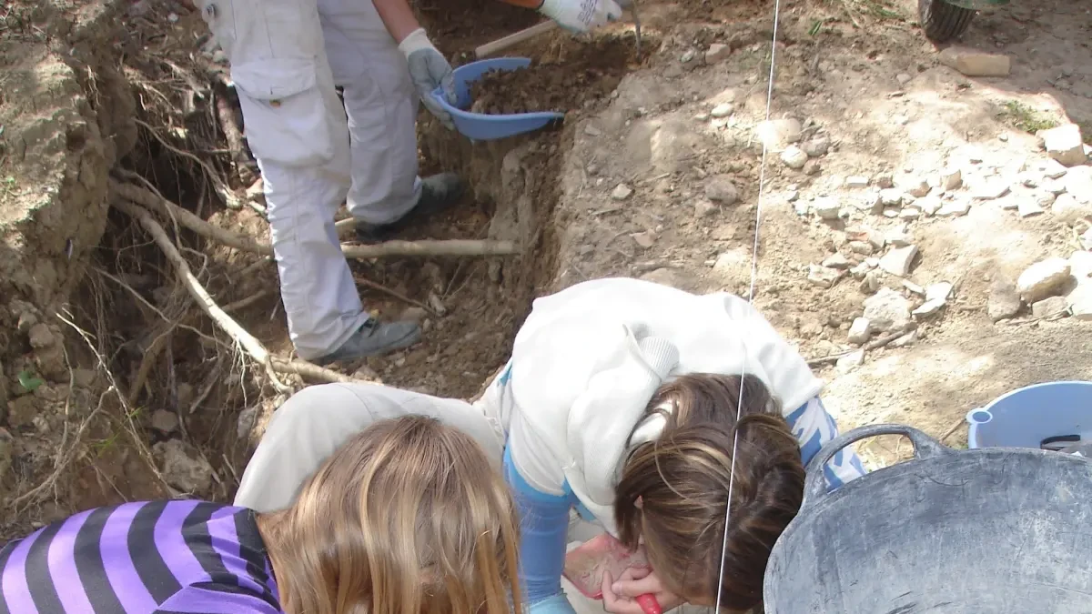 Tribunales.- Condenados por expoliar un yacimiento romano de Lora del que extrajeron restos de un sarcófago