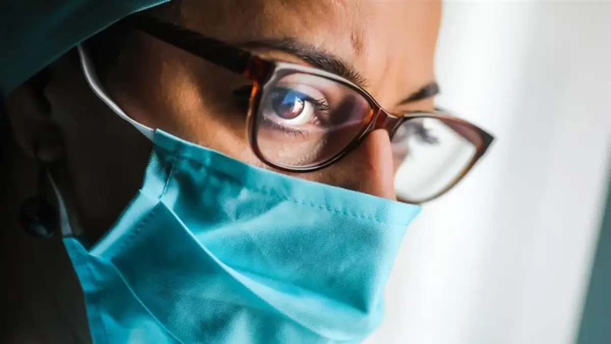 Trucos para que no se empañen las gafas con la mascarilla