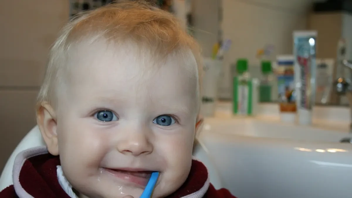 ¿Cómo deben lavarse los dientes los niños para evitar problemas en el futuro?