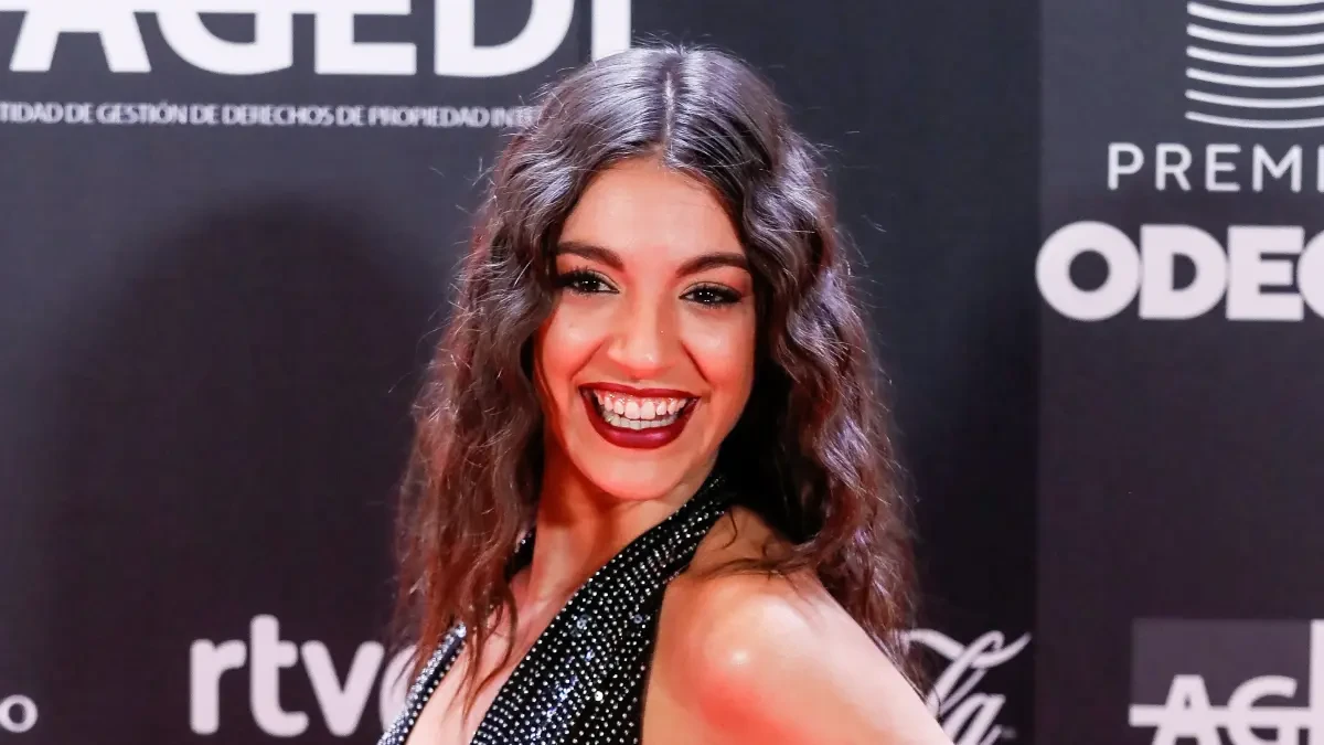 Ana Guerra contesta a las quejas de sus vecinos con una nota: 
