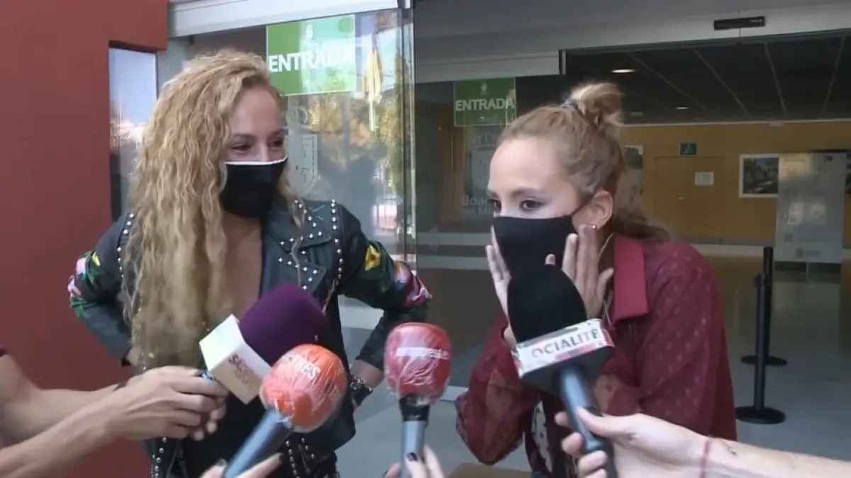 Anabel Dueñas rompe su silencio y se ríe de los rumores de que Rocío Carrasco la tiene 'abducida': 
