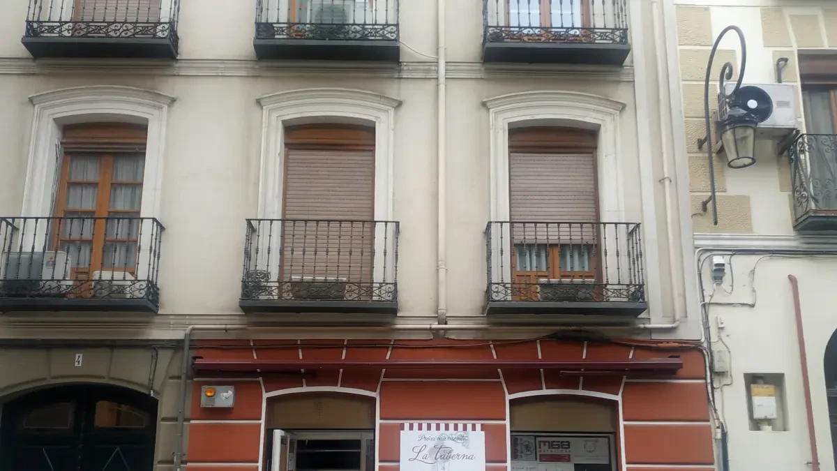 Investigan en Valladolid a una mujer por cortar la cuerda de un operario que retiraba la chimenea de una taberna