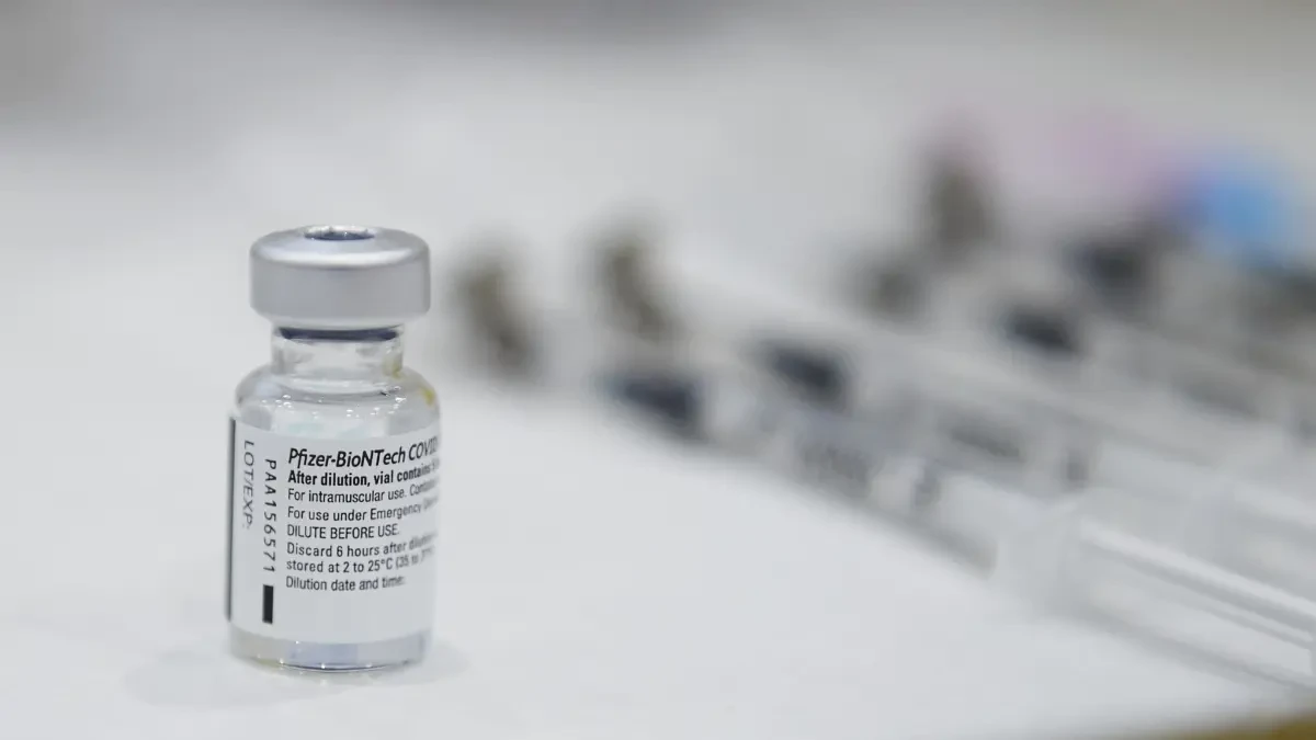 Bruselas negociará con Pfizer la compra de 1.800 millones de dosis de su vacuna para 2022 y 2023