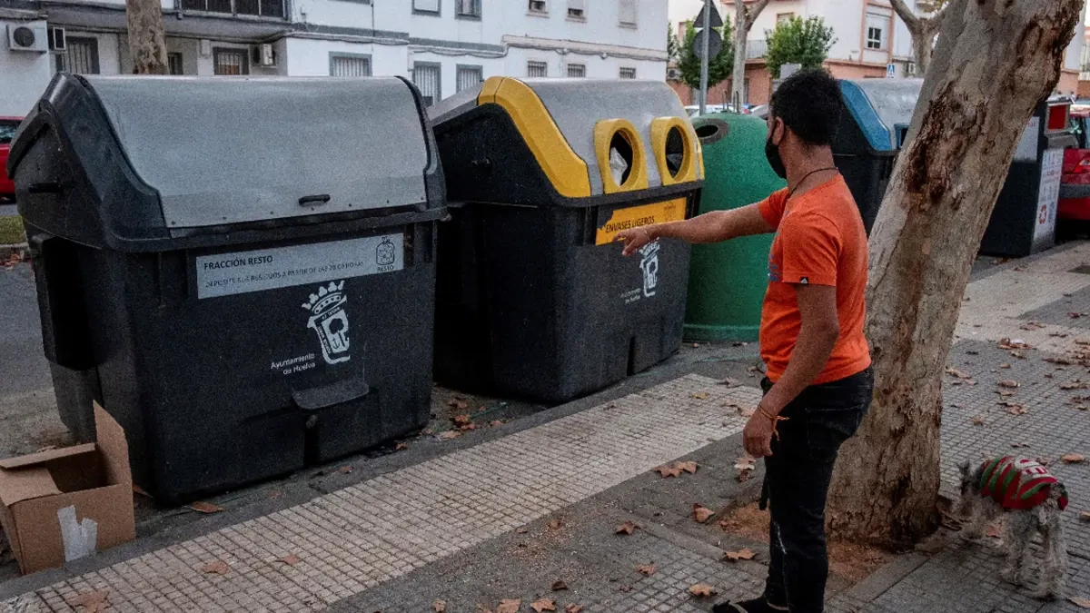La Policía identifica al hombre que se paseó con una cabeza humana por las calles de Huelva