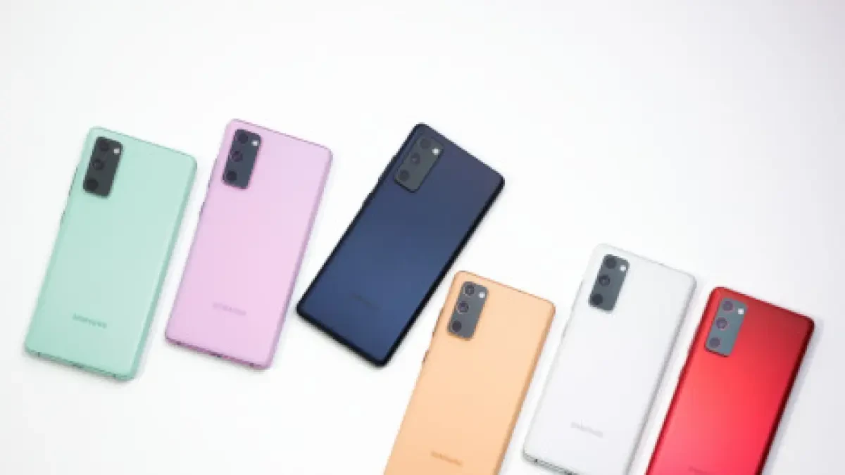 Samsung lanza en España desde 659 euros el Galaxy S20 FE, móvil sugerente por su recorrido y su precio más bajo