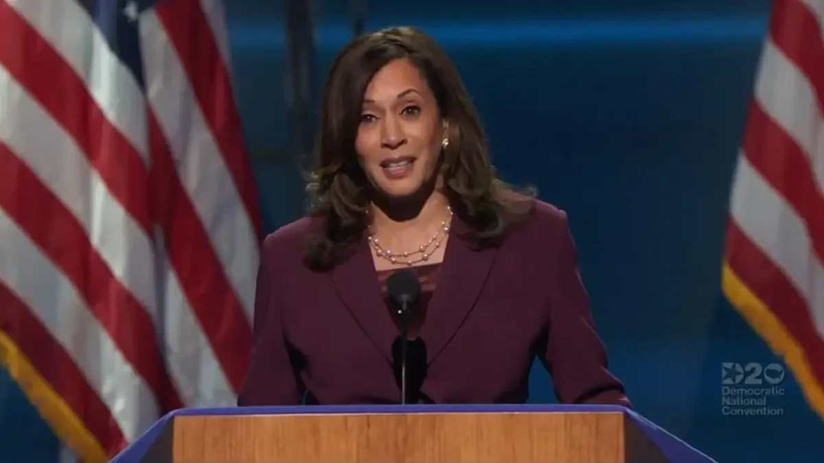 La candidata a la vicepresidencia Kamala Harris cancela actos de campaña por varios positivos de Covid en su equipo