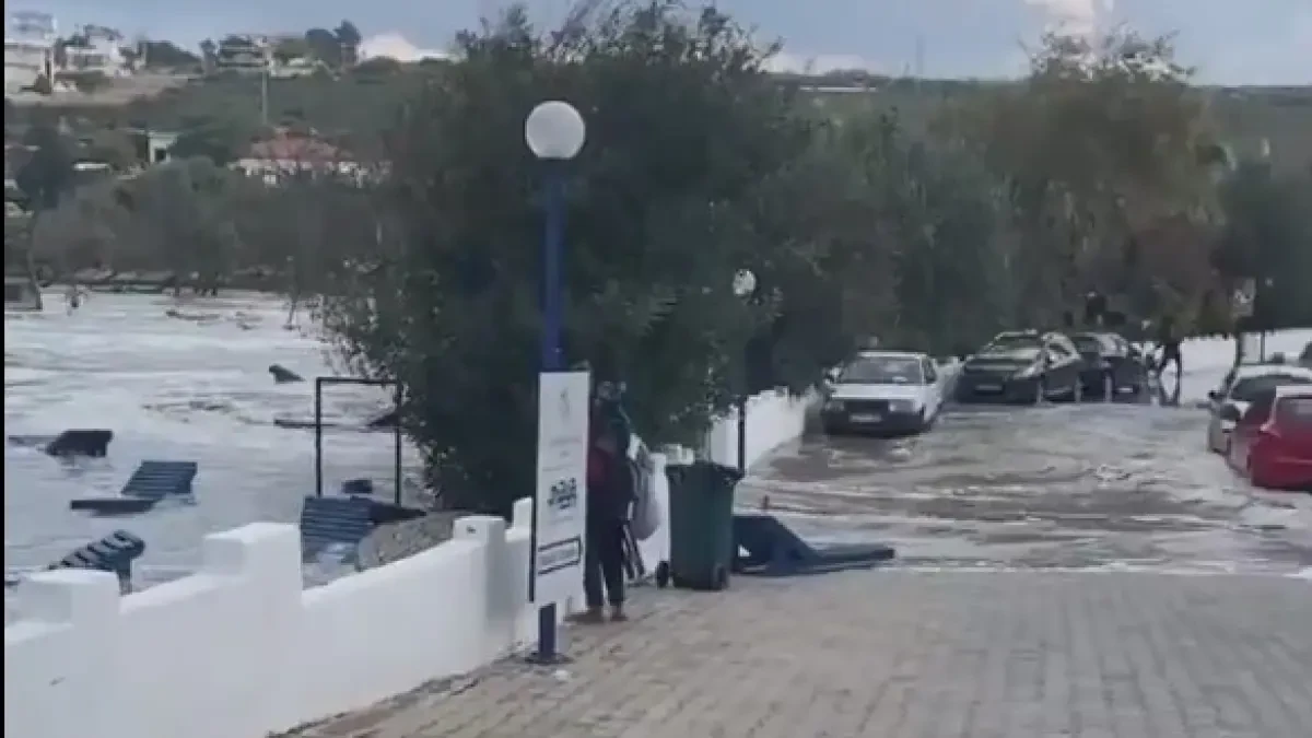 Así ha sido el tsunami producido por el terremoto en Grecia y Turquía: playas inundadas, barcos a la deriva....