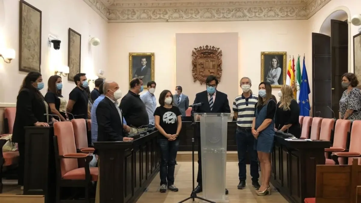 Cvirus.-El Pleno de Utrera apela a la responsabilidad ciudadana, tras el cierre de instalaciones