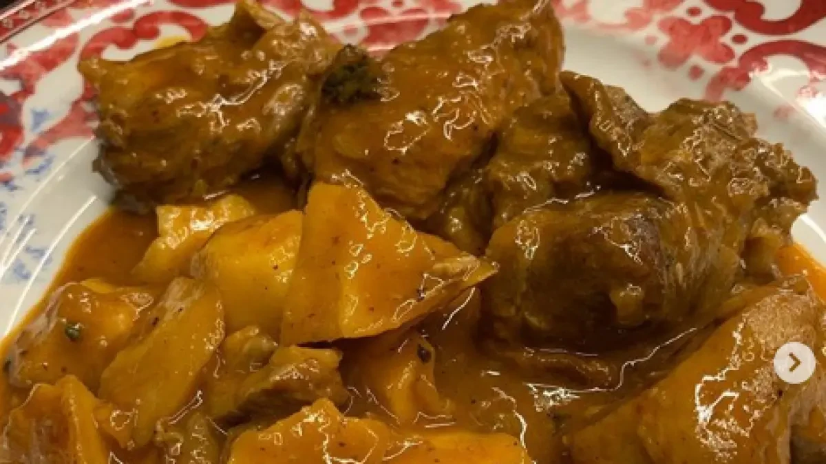 El cordero al chilindrón de Chicote con patatas que triunfa en Instagram