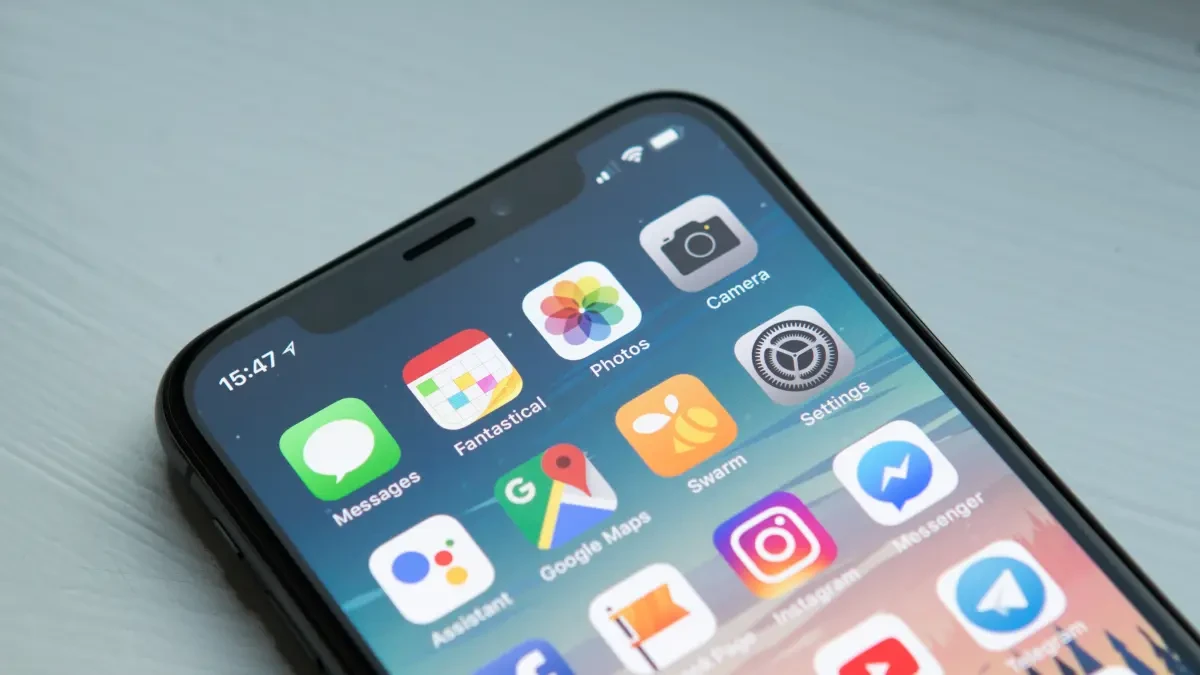 La UE frente a los gigantes tecnológicos: la nueva regulación podría impedir apps preinstaladas en los dispositivos móviles
