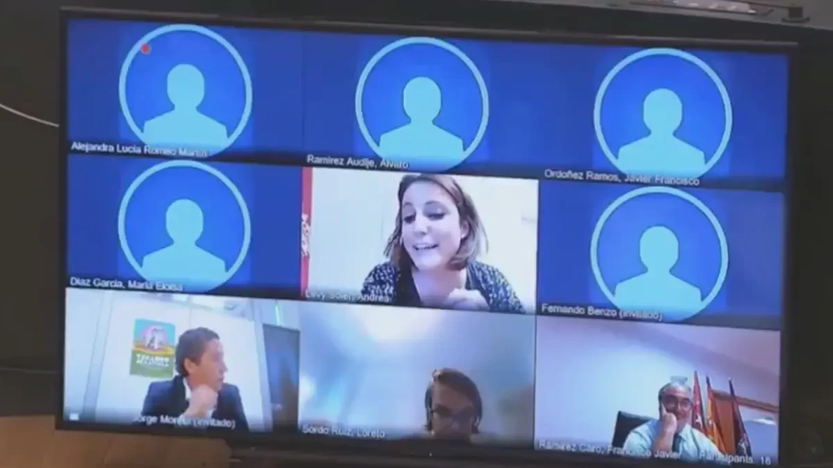 Andrea Levy se burla del collar de una edil de Más Madrid: 