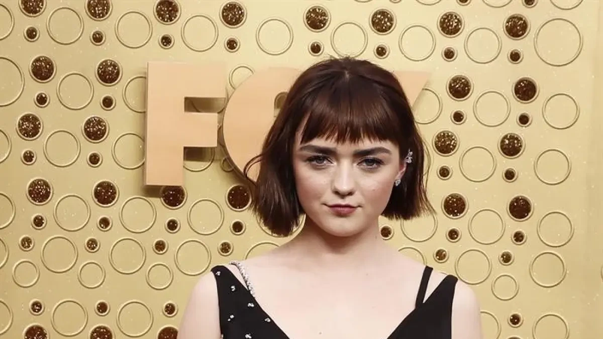 Maisie Williams pregunta a sus fans por los 'bitcoins' y su tuit se llena de memes de 'Juego de tronos'