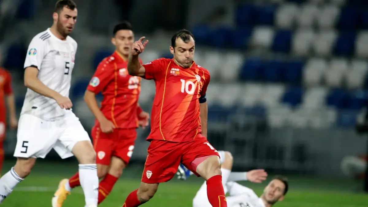 El mítico Pandev, a sus 37 años, mete a Macedonia del Norte en su primera Eurocopa con un golazo