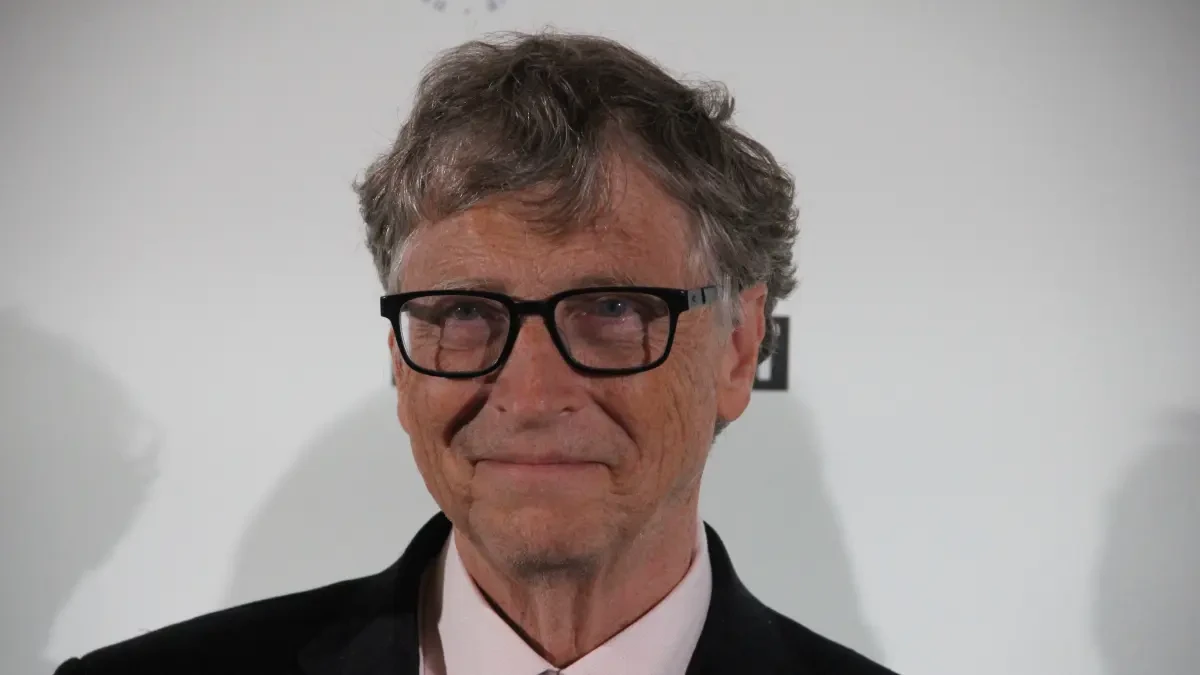 Bill Gates predice cuándo volveremos a la normalidad y no será con las primeras vacunas