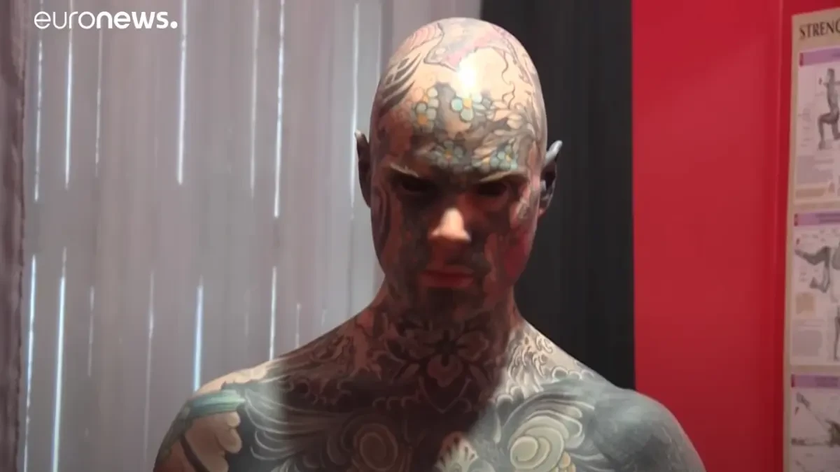 Freaky Hoody, el profesor de infantil con el cuerpo completamente tatuado: 