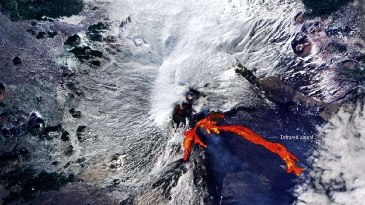 Los impresionantes ríos de lava que ha dejado la erupción del Etna se pueden ver desde el espacio