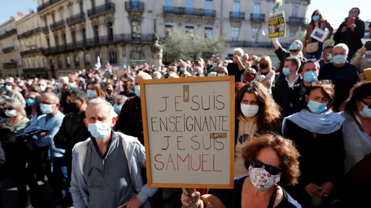 Francia expulsará a 271 inmigrantes ilegales fichados como islamistas tras la decapitación del profesor en París