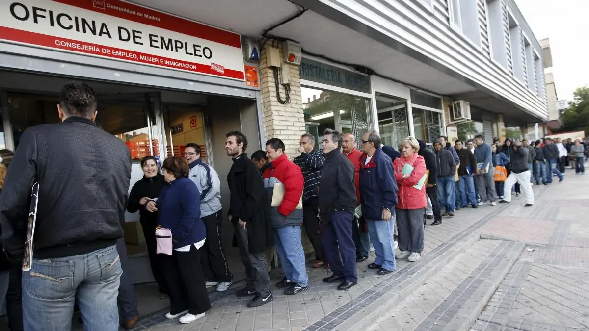 Escrivá no ve avalancha de ERTE y avanza una mejora del empleo en noviembre