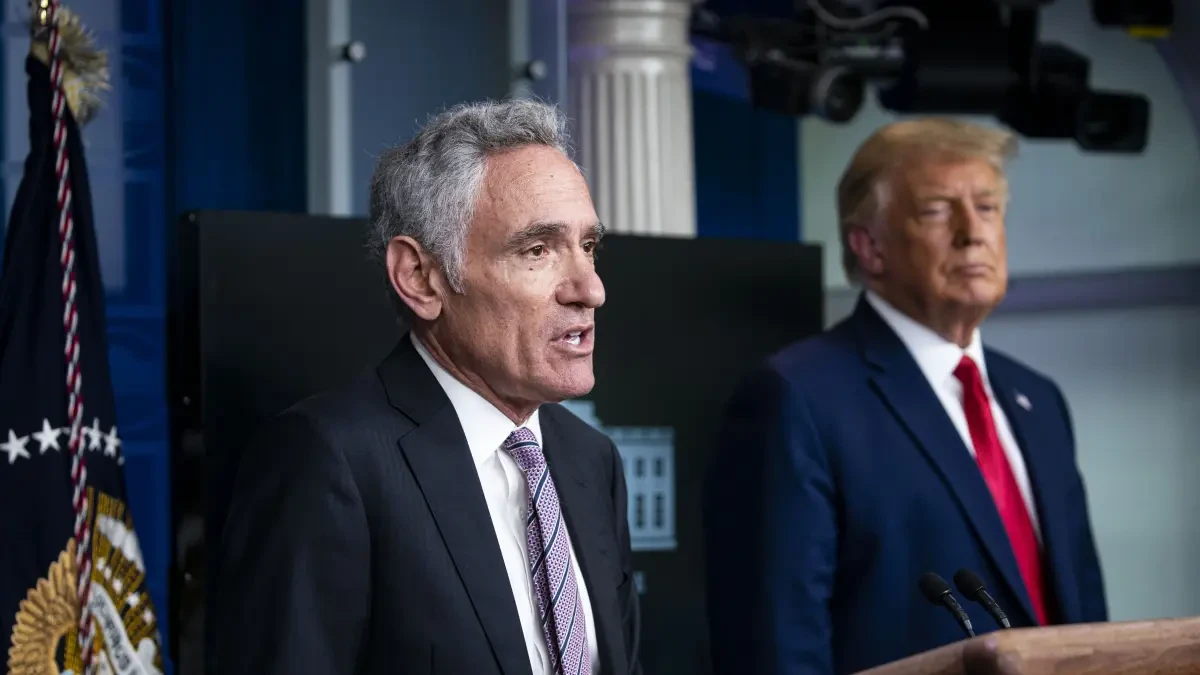Twitter elimina un tuit del principal asesor de Trump en el que dice que las mascarillas contra la Covid no funcionan