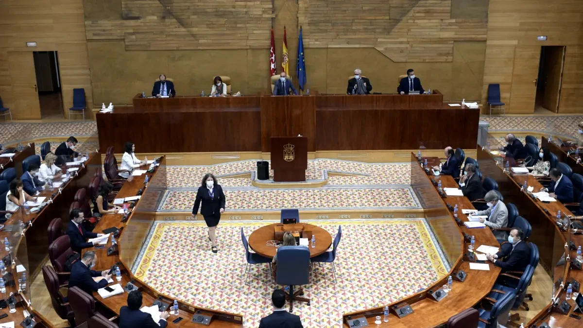 Madrid aprueba la reforma de la Ley del Suelo tras votar dos veces en ocho horas y solo con el apoyo de 36 diputados