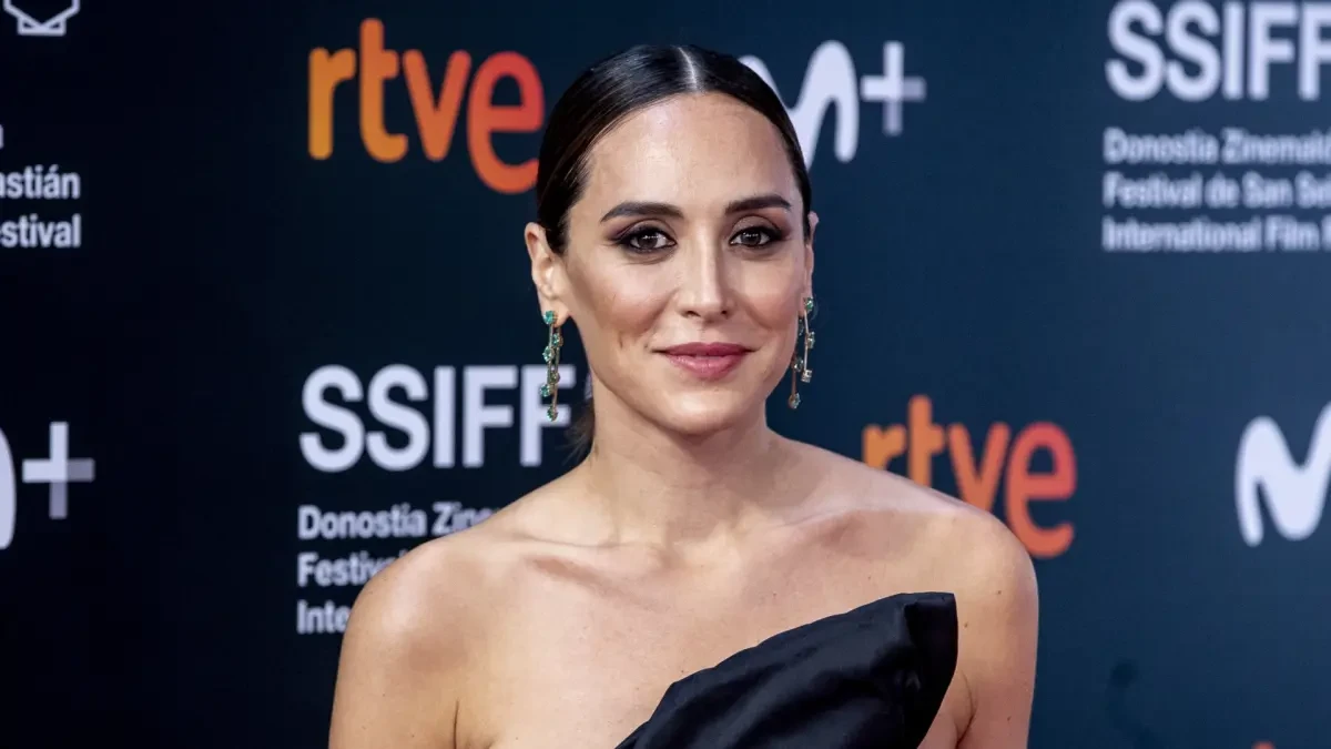 Tamara Falcó ha llevado la coleta baja a otro nivel en el Festival de Cine de San Sebastián y será tendencia este otoño