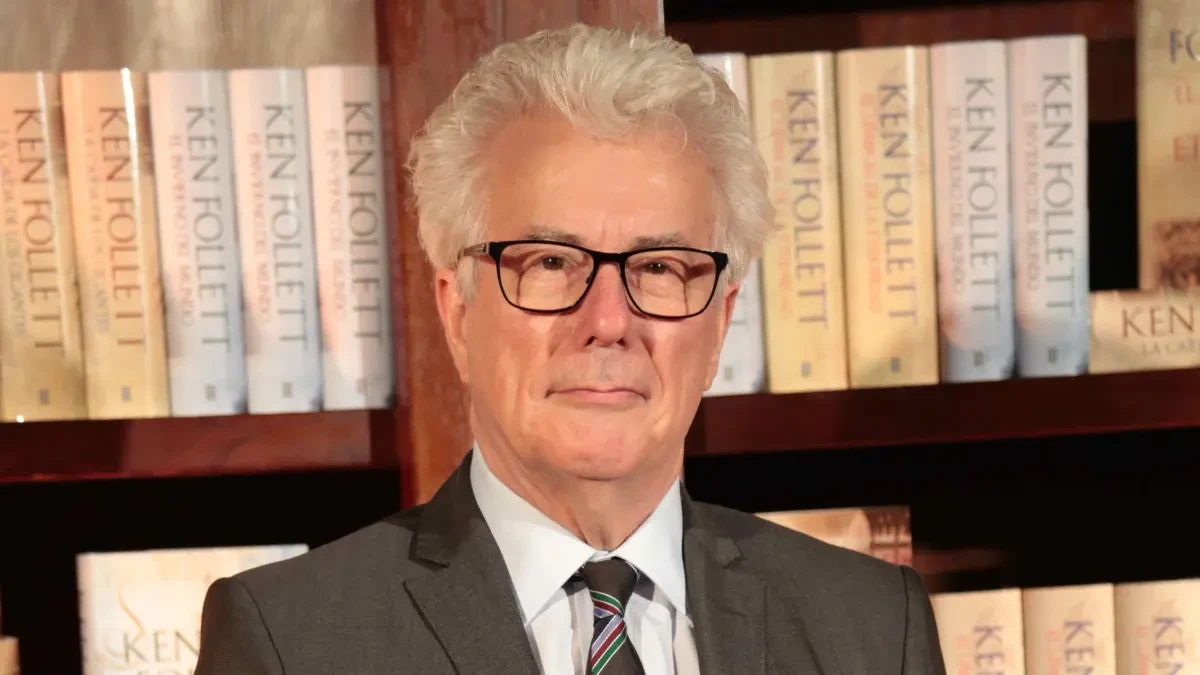 Ken Follett lanza 'Las tinieblas y el alba', la precuela de 'Los pilares de la Tierra': 
