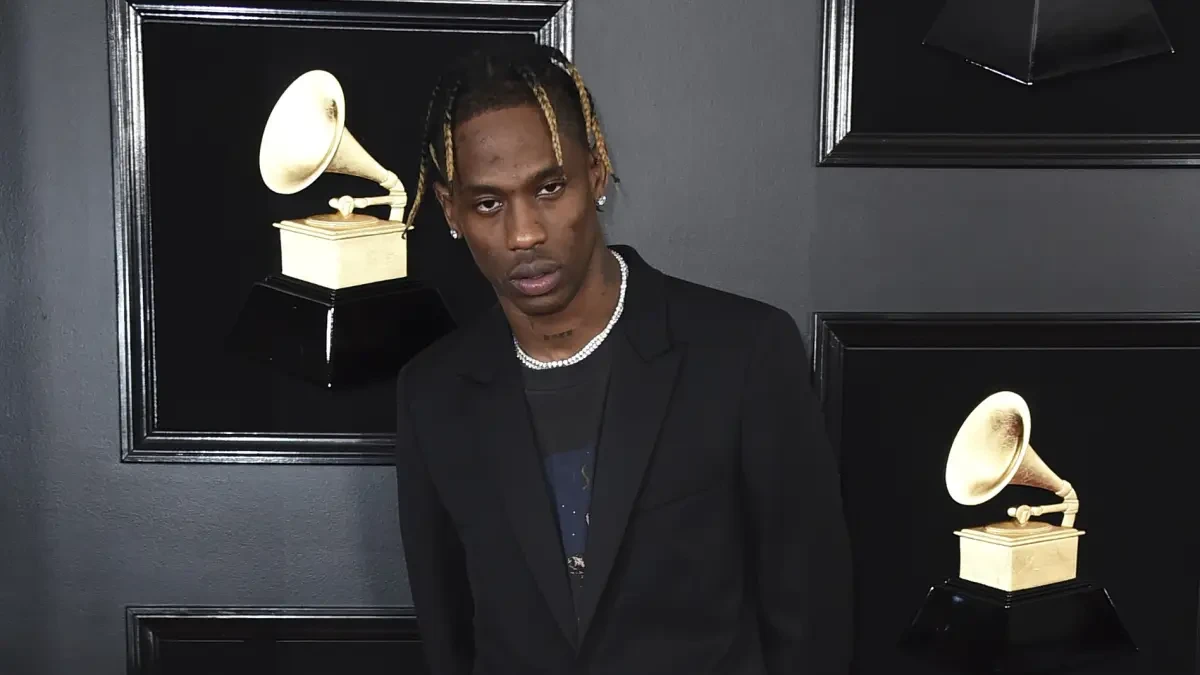 Travis Scott cierra su Instagram al ser objeto de burlas por su disfraz de Batman en Halloween