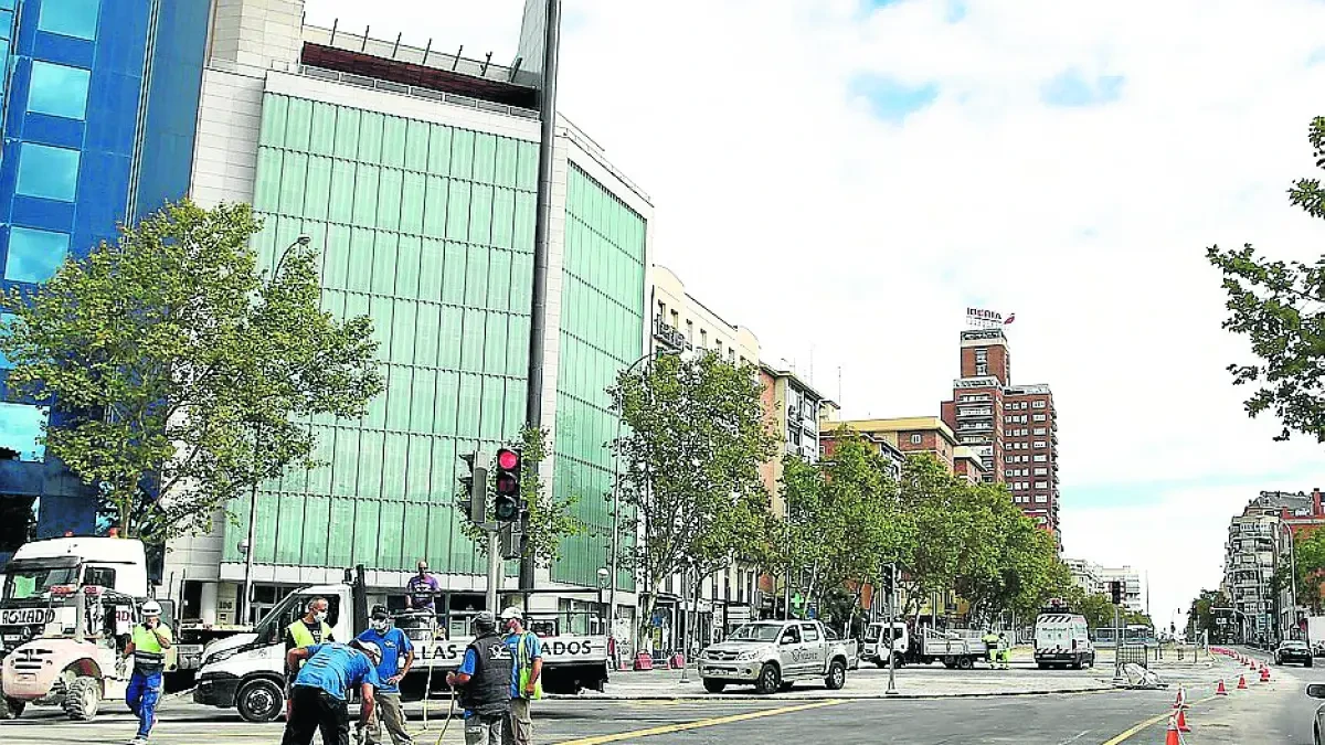 El cruce de Príncipe de Vergara con Francisco Silvela reabre al tráfico