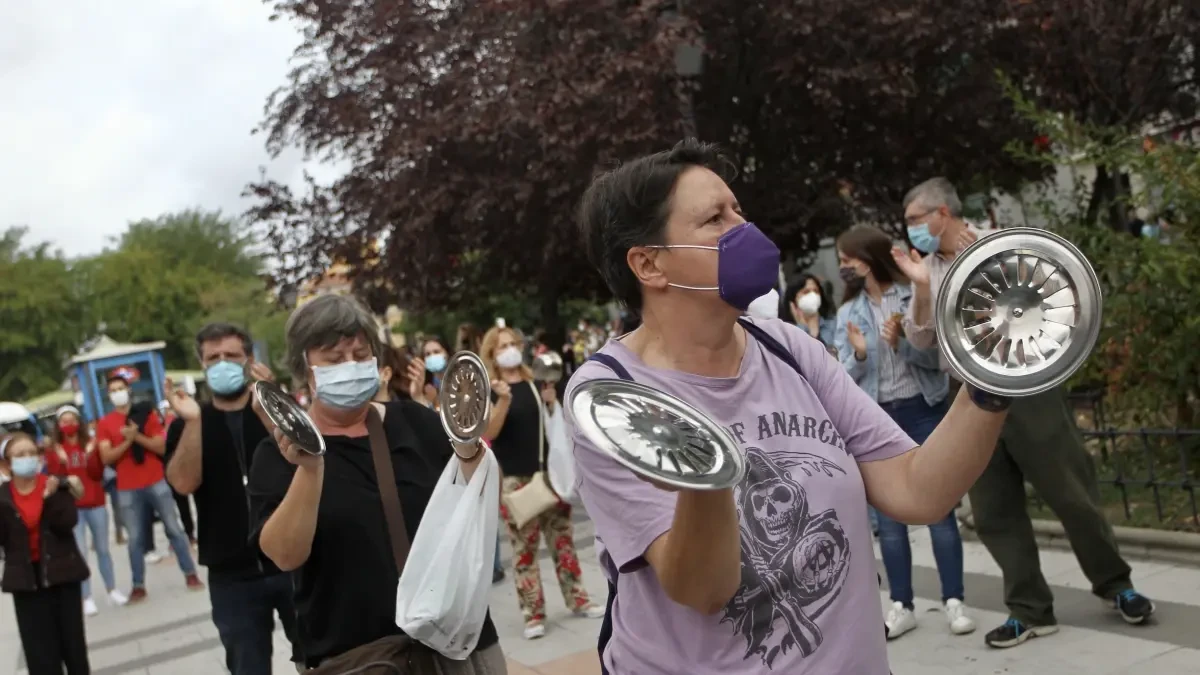 Los vecinos del sur de Madrid confinados protestan en las calles