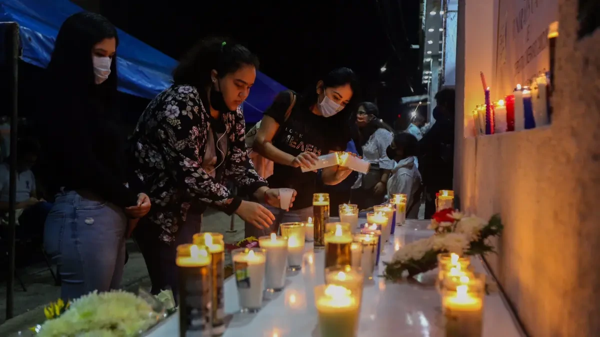 Familiares y amigos despiden a Alexis, la joven asesinada en Cancún y cuyo crimen ha provocado violentas protestas