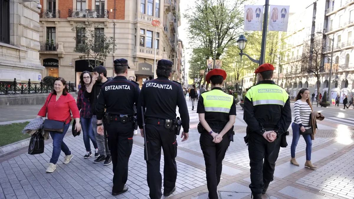 La genial respuesta de la policía de Bilbao a un joven que quería cambiar de municipio por sus necesidades sexuales