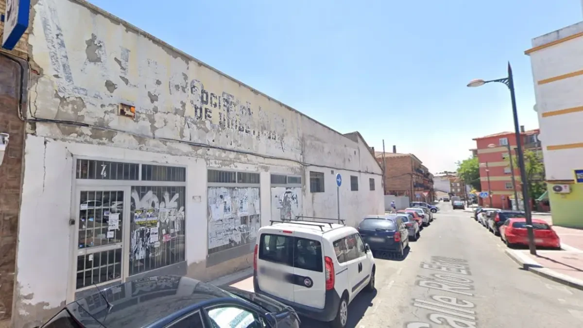 Desalojada una fiesta ilegal sin medidas de seguridad en Parla con estupefacientes y armas blancas