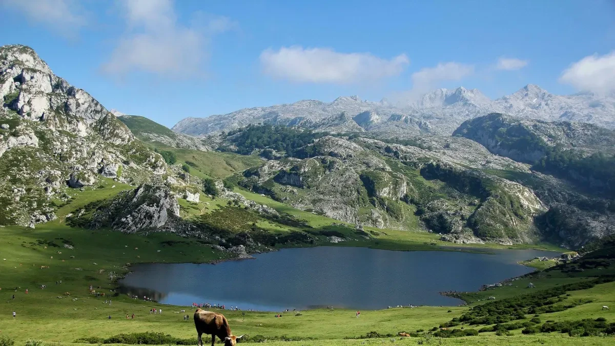 La magia espiritual de Covadonga: los lagos y otros rincones con historia