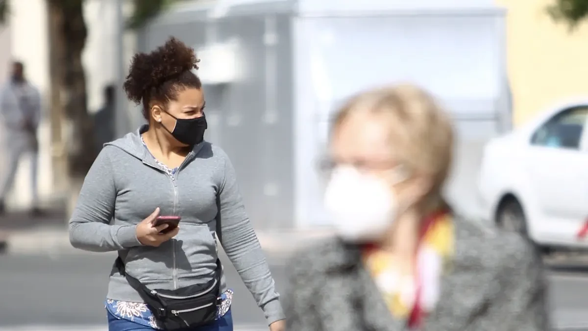 Sanidad notifica 27.856 nuevos casos de coronavirus y 195 muertos desde el viernes