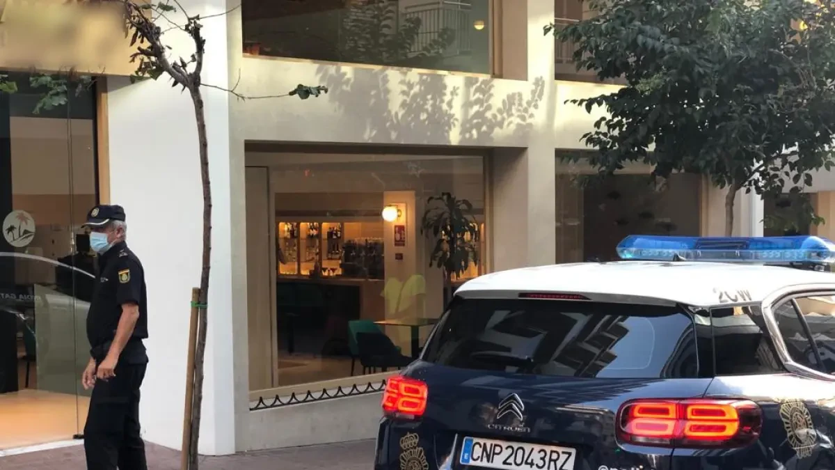 Sucesos.- Un policía fuera de servicio detiene a un hombre por distribuir billetes falsos en Benidorm