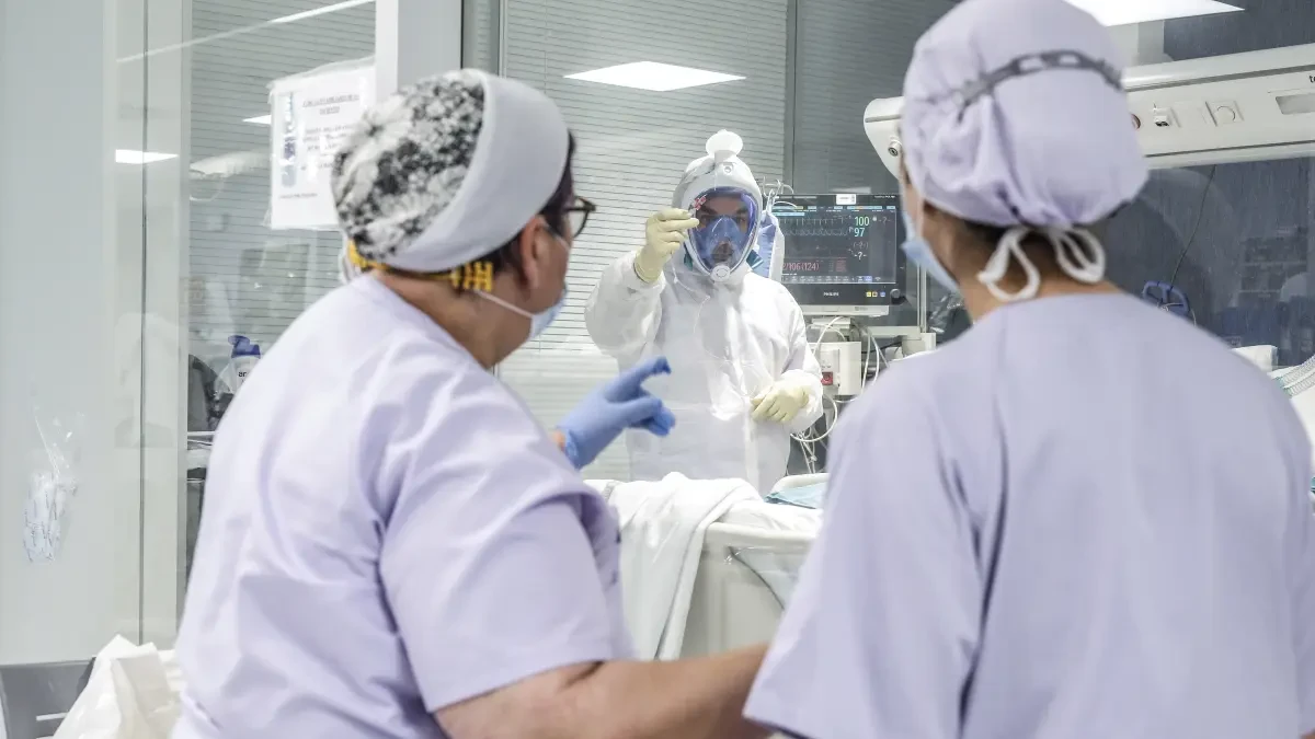 Más de 170.000 sanitarios piden a las autoridades una respuesta 