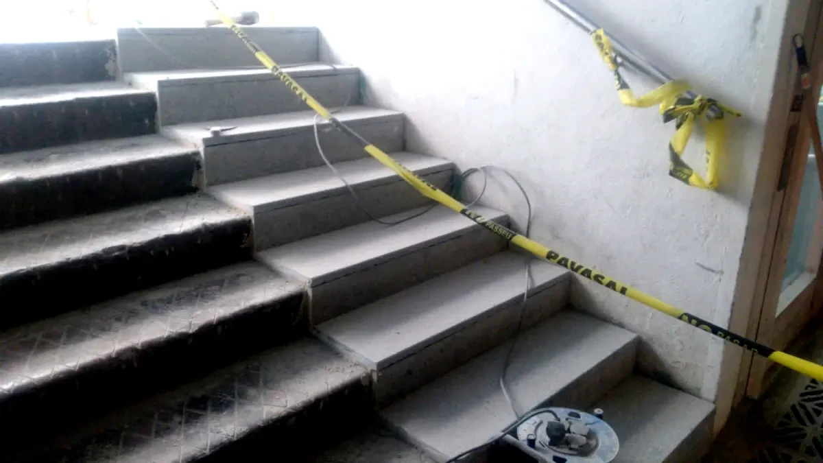 Escaleras antirresbalones para el túnel de Germanías de València