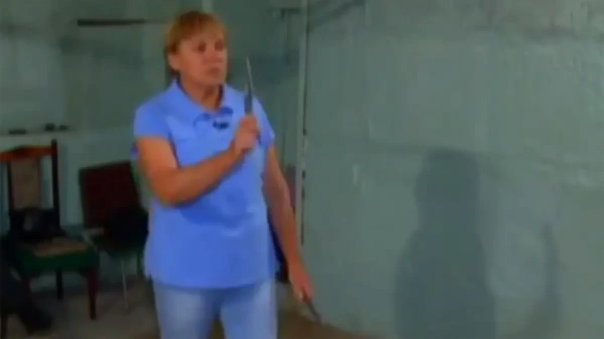 El triste final de la historia de una abuela que convirtió su pasatiempo de lanzar cuchillos en una exitosa carrera